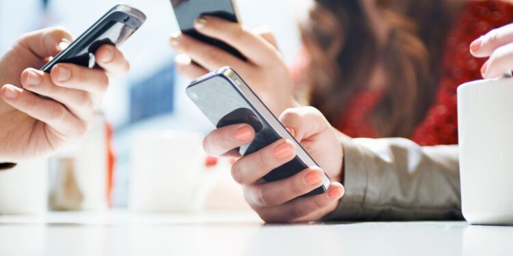 Telefon Hoparlörü Nasıl Temizlenir